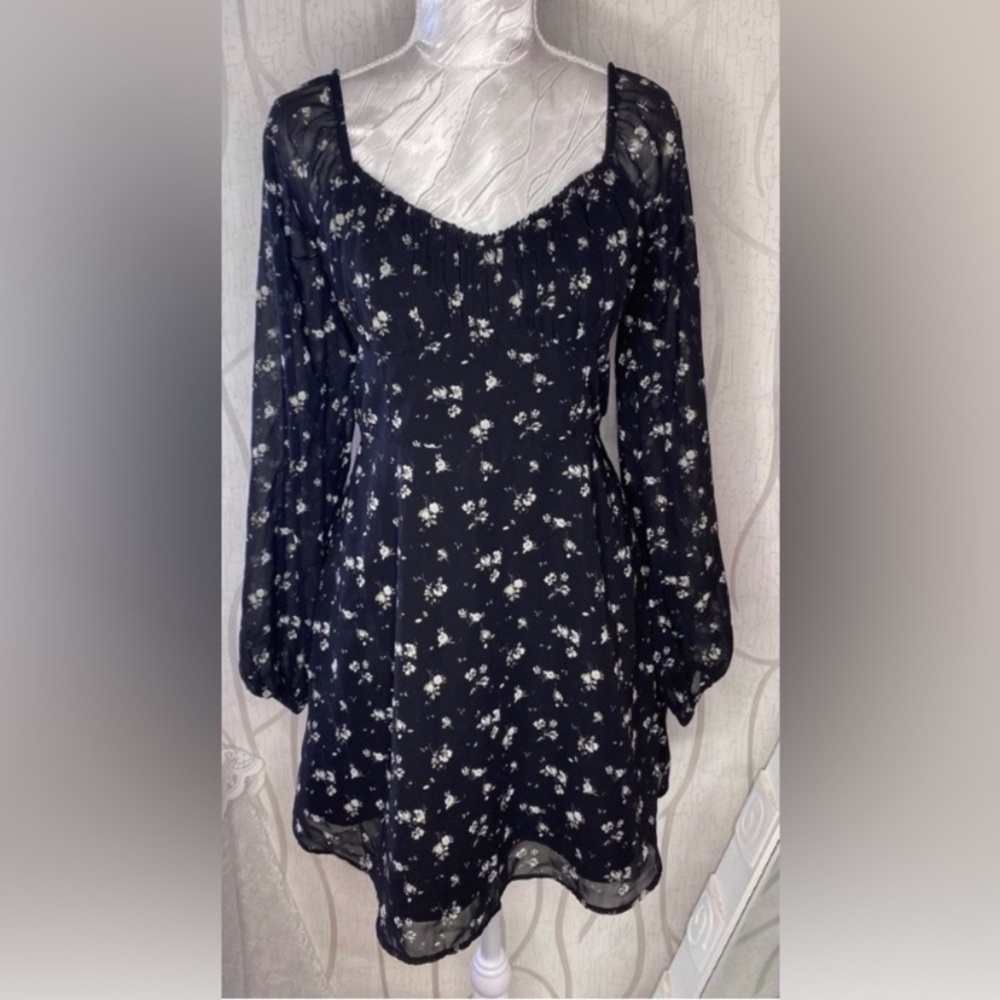 🌷 Hollister 🌷 NWOT Black & White Floral Babydoll Dress